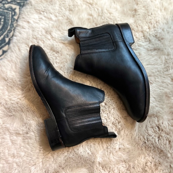 Madewell The Ainsley Chelsea Boot
J8295 leather size 6 - Picture 7 of 15